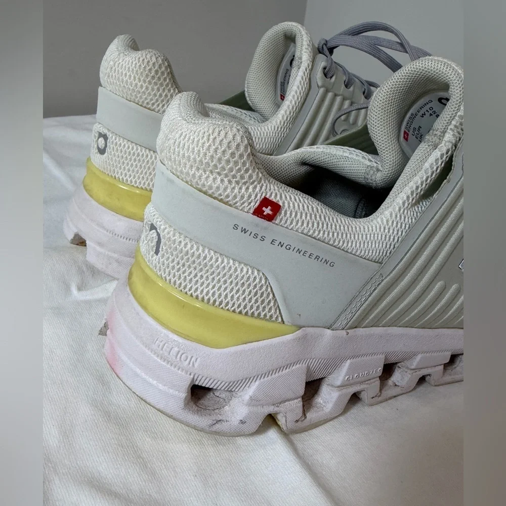 On Running On Cloud Women's 10 Cloudswift Cream and Yellow Sneakers